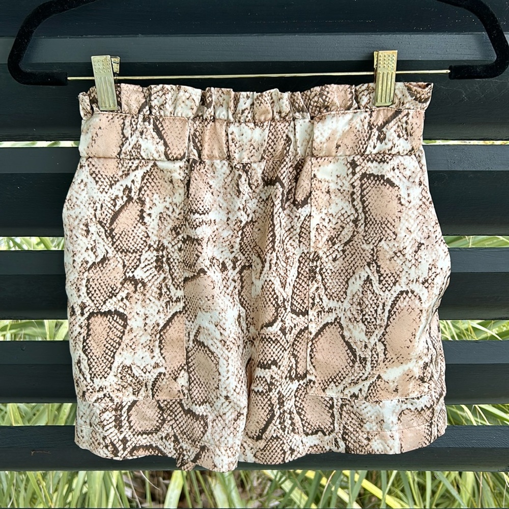 L’Academie SUPER CUTE Jane Shorts - Picture 3 of 8